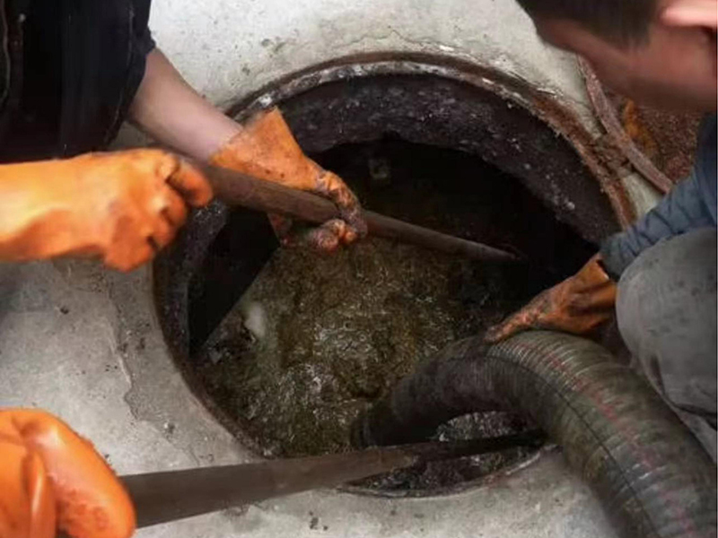 奉新清理化粪池时如何避免沼气的危害？